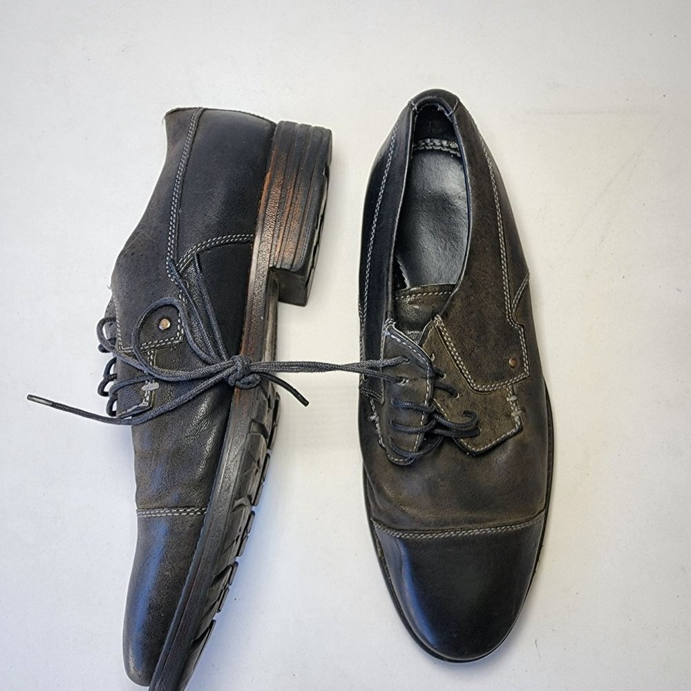 Clarks men Oxfords Size 9